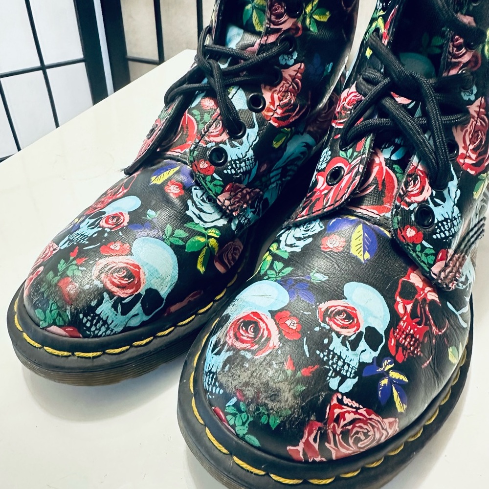 Doc Martens Vintage Skulls & Roses 1460 Pascal 8-eye Boots 💀🌹 - Picture 5 of 11
